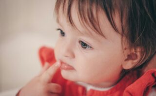Autism vs Late Talking: How to Tell the Difference (Expert Guide)